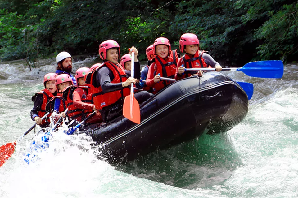 Descendez la vallée des Gaves en Rafting entre Argelès Gazost, Lourdes et Pau.