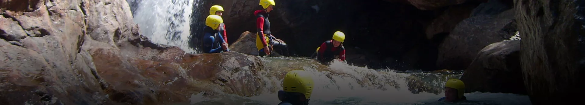 Canyoning à Argelès Gazost et Lourdes, profitez des canyons (Héas, Gèdre et Ossoue) dans les Pyrénées.