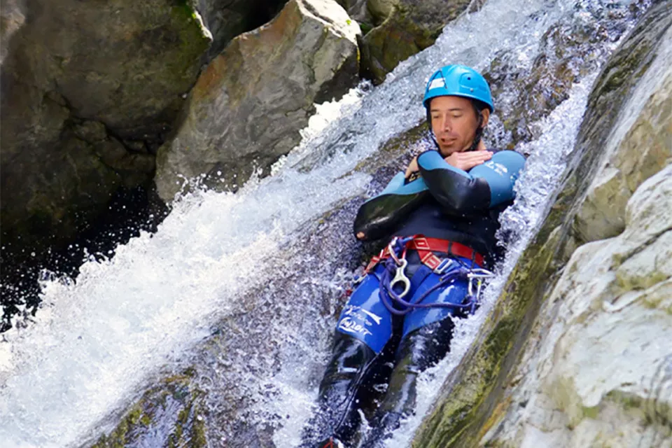 Canyoning à Argelès Gazost et Lourdes, profitez des canyons (Héas, Gèdre et Ossoue) dans les Pyrénées.